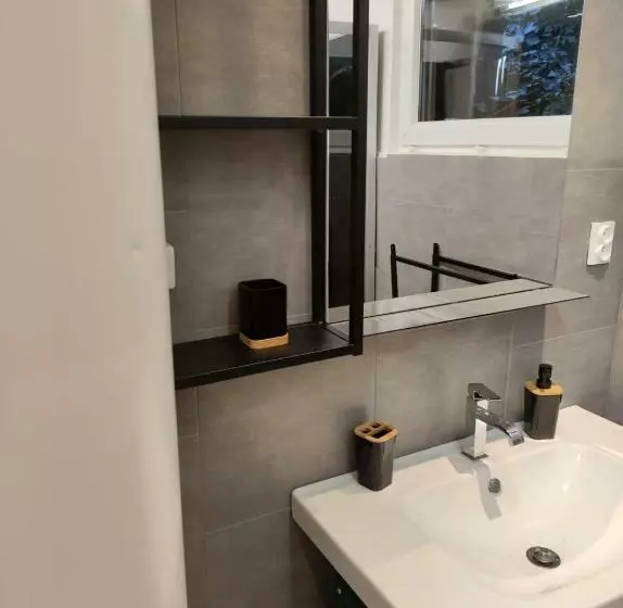 Petit Studio Au Calme Rénove A Nouveau