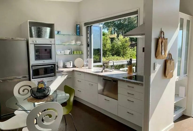 Lacebark Treetops Cottage: 2 Bed/2en Suite Option