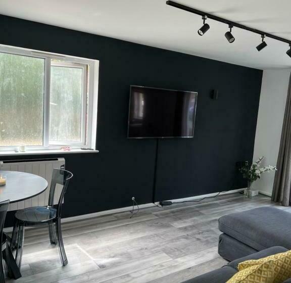 Modern Luxury Two Bedroom Apartment