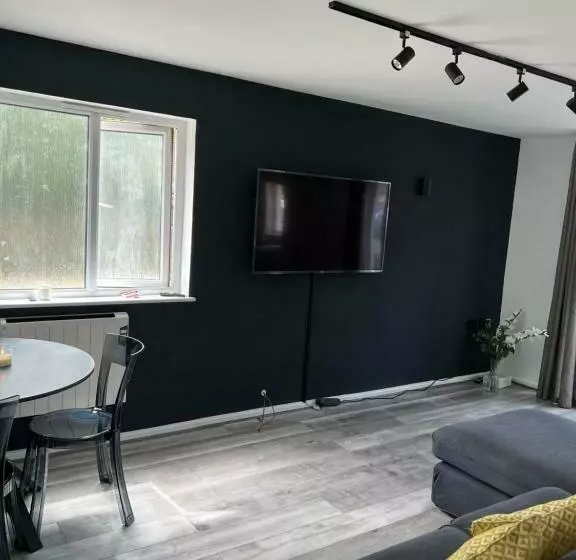 Modern Luxury Two Bedroom Apartment