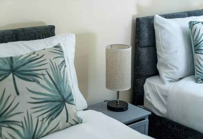 Redhill Surrey 2 Bedroom Pet Friendly Apartment By Sublime Stays