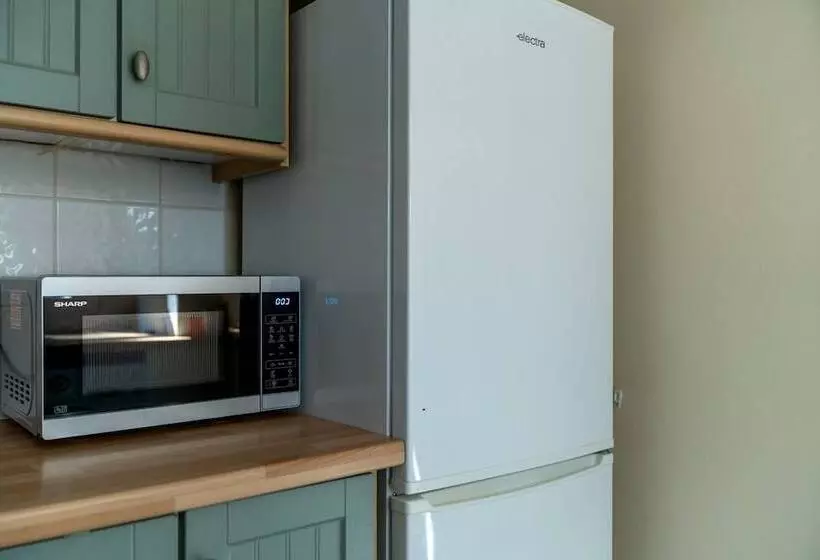 Redhill Surrey 2 Bedroom Pet Friendly Apartment By Sublime Stays