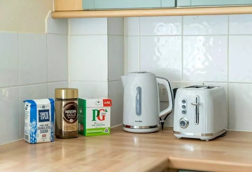 Redhill Surrey 2 Bedroom Pet Friendly Apartment By Sublime Stays