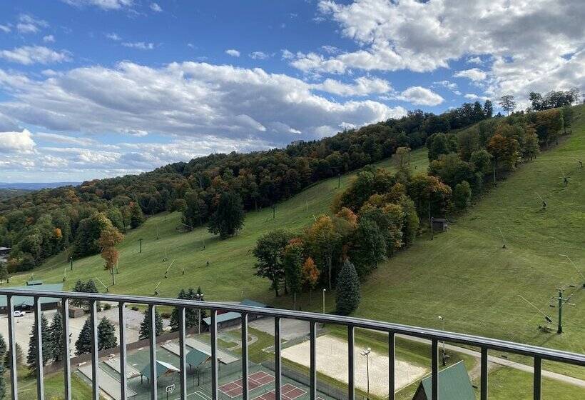 Slopeside Hotel By Seven Springs Resort