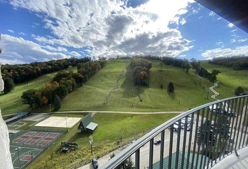 Slopeside Hotel By Seven Springs Resort