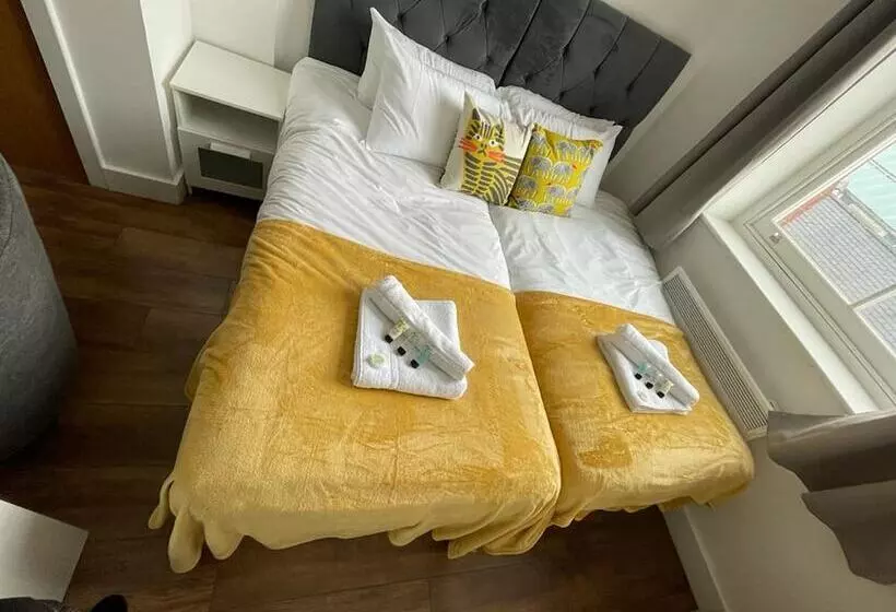 Webberley Stylish Studio 9a Twin Bed