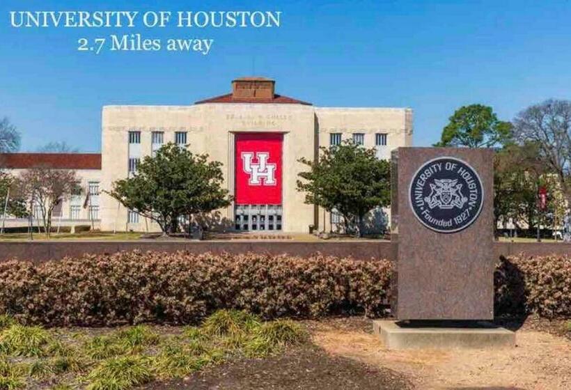 2br Plush Suites  Hidden Gem