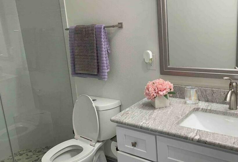 2br Plush Suites Hidden Gem