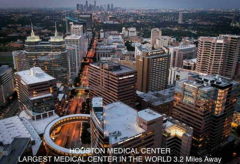 2br Plush Suites Hidden Gem