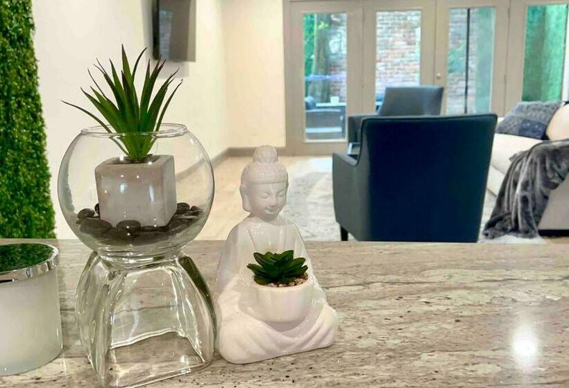 2br Plush Suites Hidden Gem