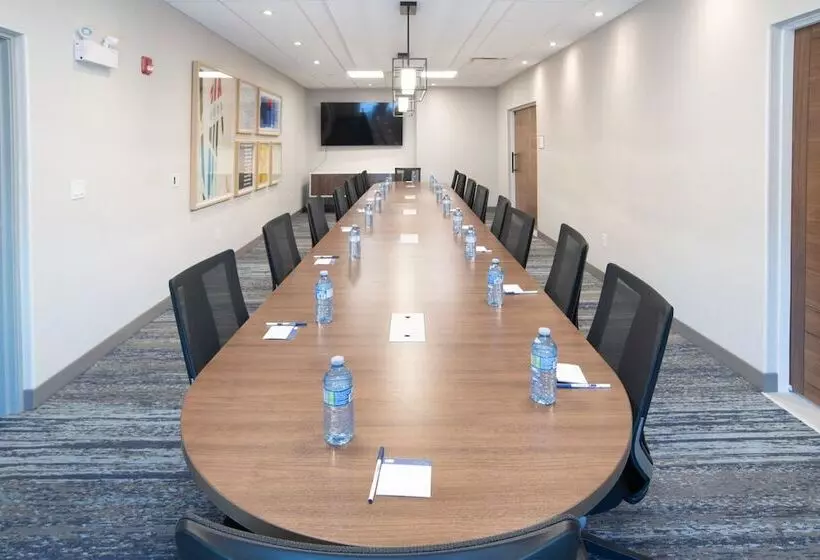 Hotelli Holiday Inn Express & Suites   Moose Jaw, An Ihg