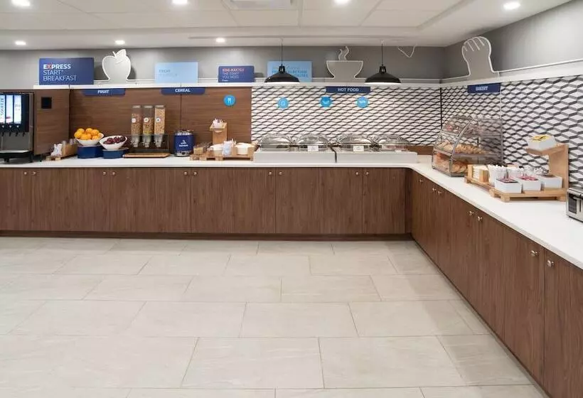 Hotelli Holiday Inn Express & Suites   Moose Jaw, An Ihg