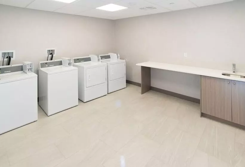 Hotelli Holiday Inn Express & Suites   Moose Jaw, An Ihg