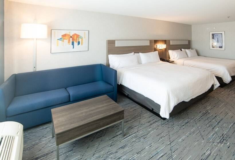 هتل Holiday Inn Express & Suites   Moose Jaw, An Ihg
