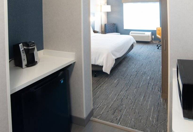 هتل Holiday Inn Express & Suites   Moose Jaw, An Ihg