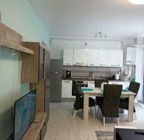 Apartament încântător Cu Terasa și Cada Cu Jeturi!