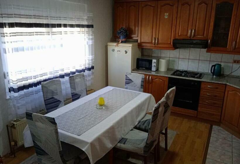 Apartman Nevera