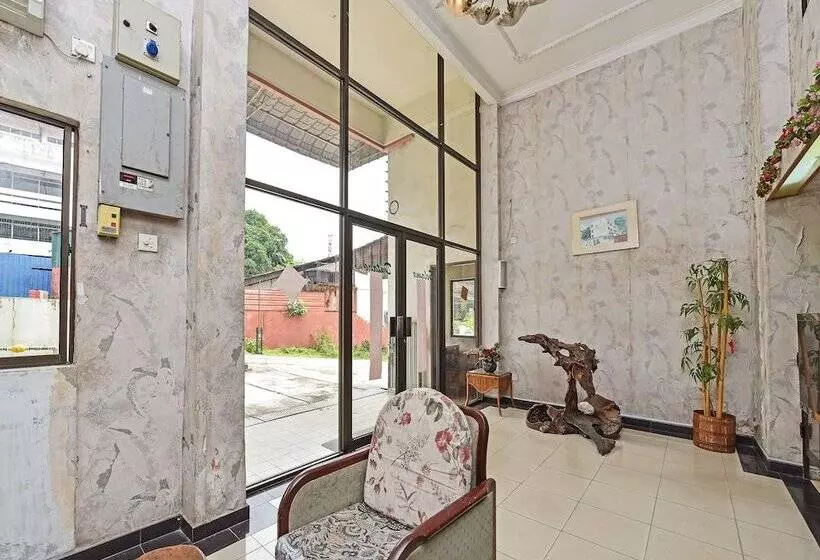 Hotelli Oyo 90599 Villa De Rose