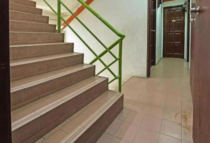 Hotelli Oyo 90599 Villa De Rose