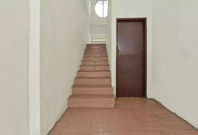 Hotelli Oyo 90599 Villa De Rose