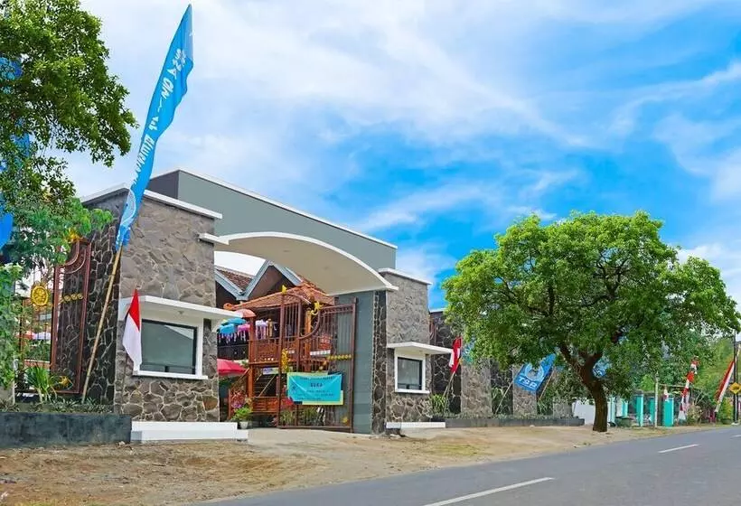 ホテル Oyo 91568 Trisna Srabah Resort Homestay & Resto