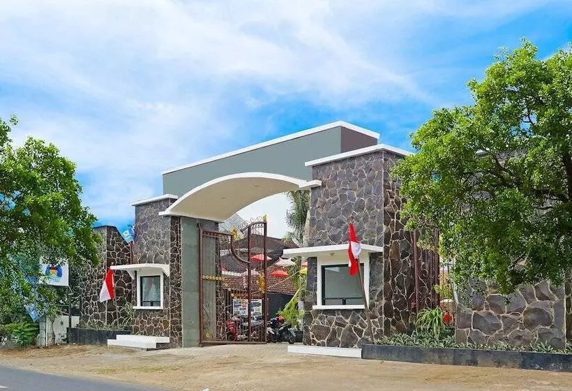ホテル Oyo 91568 Trisna Srabah Resort Homestay & Resto