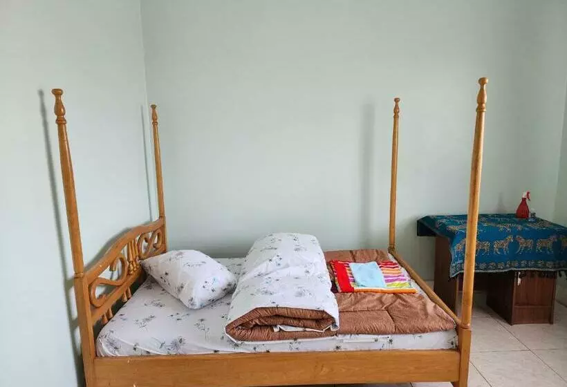 Max Crib