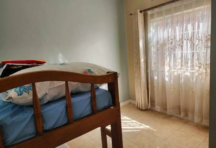 Max Crib