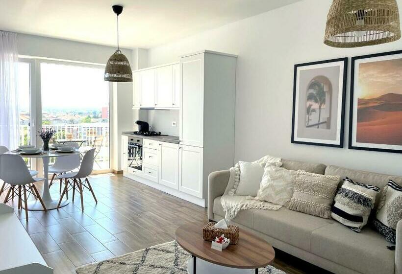 The Palm 1 Apartment Family Friendly, Free Parking, Central, Self Check In