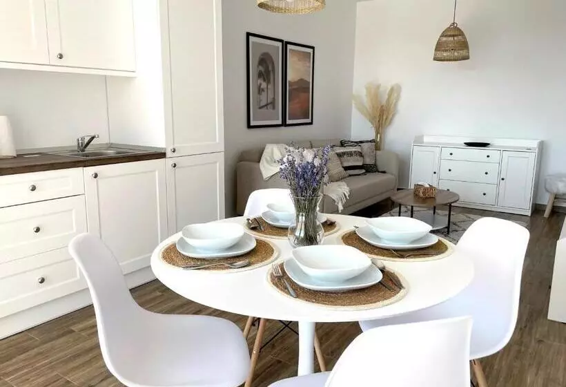 The Palm 1 Apartment   Family Friendly, Free Parking, Central, Self Check In