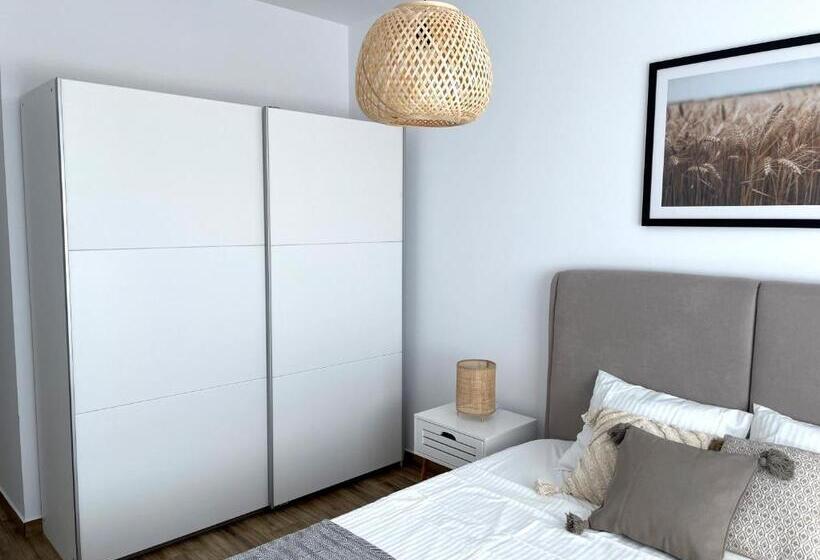 The Palm 1 Apartment Family Friendly, Free Parking, Central, Self Check In