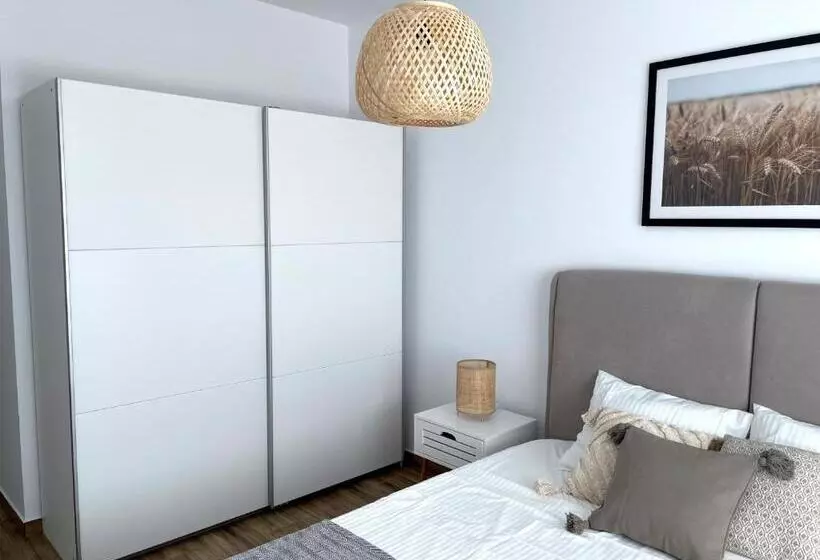 The Palm 1 Apartment   Family Friendly, Free Parking, Central, Self Check In