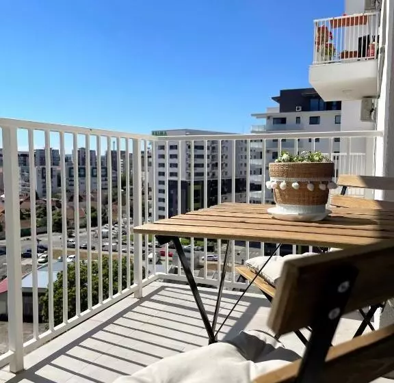 The Palm 1 Apartment   Family Friendly, Free Parking, Central, Self Check In