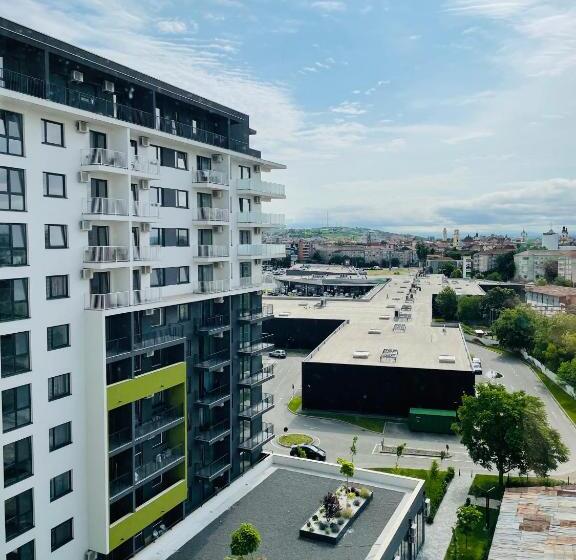 The Palm 1 Apartment Family Friendly, Free Parking, Central, Self Check In