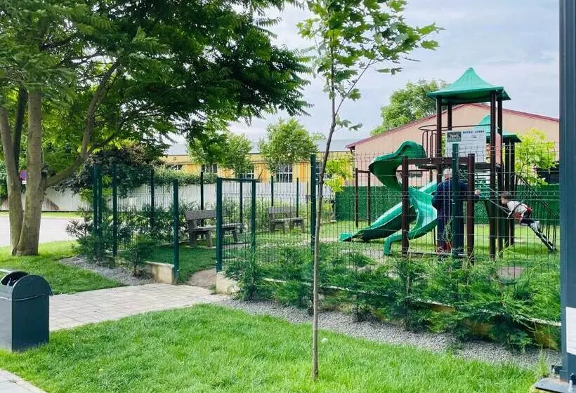 The Palm 1 Apartment   Family Friendly, Free Parking, Central, Self Check In