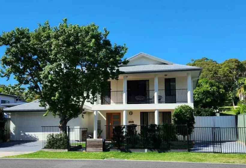 Akoya House 122 Tomaree Rd Pet Friendly Linen Air Conditioning Wifi And Boat Parking