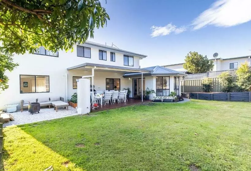 Akoya House 122 Tomaree Rd Pet Friendly Linen Air Conditioning Wifi And Boat Parking