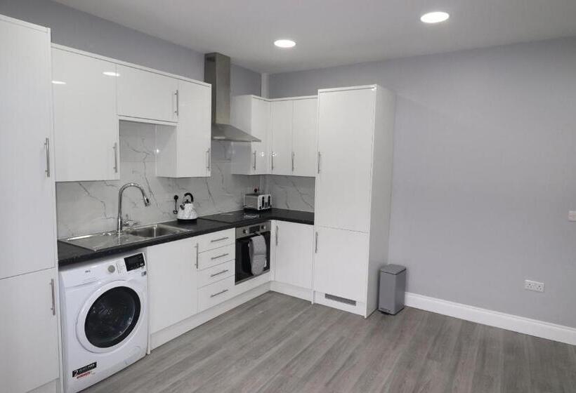 First Floor 1 Bed Flat 4