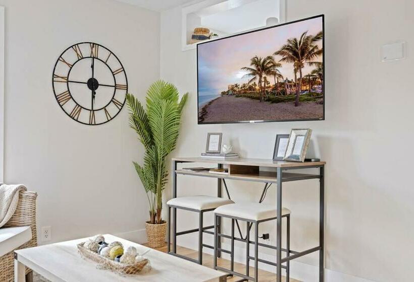 Stylish Luxury Home Near The Beach & Downtown