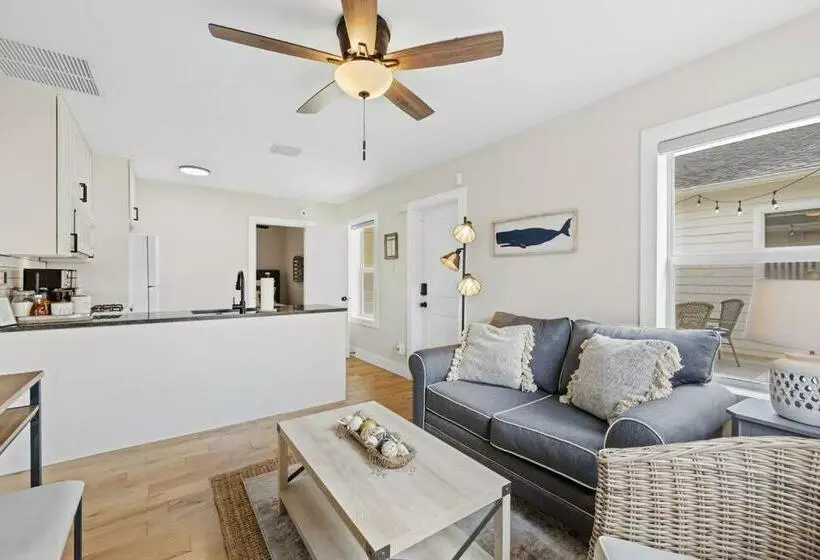 Stylish Luxury Home Near The Beach & Downtown