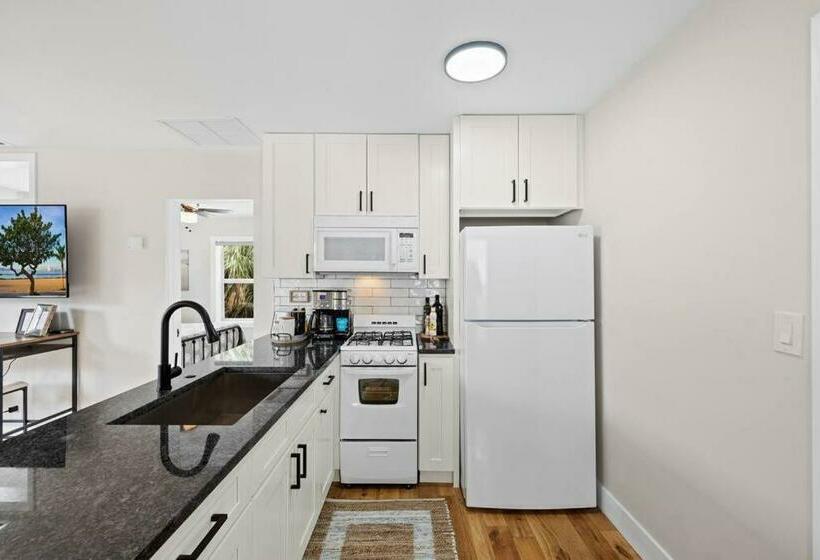 Stylish Luxury Home Near The Beach & Downtown