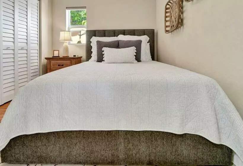 Stylish Luxury Home Near The Beach & Downtown