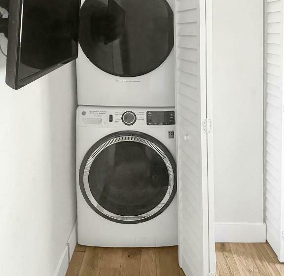 Stylish Luxury Home Near The Beach & Downtown