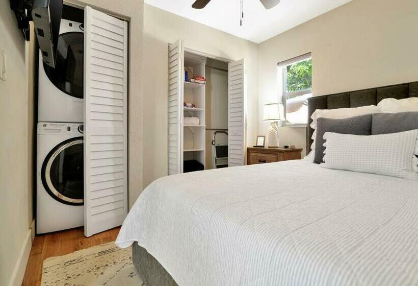 Stylish Luxury Home Near The Beach & Downtown