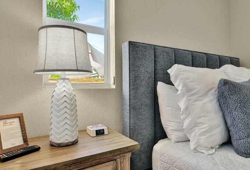 Stylish Luxury Home Near The Beach & Downtown