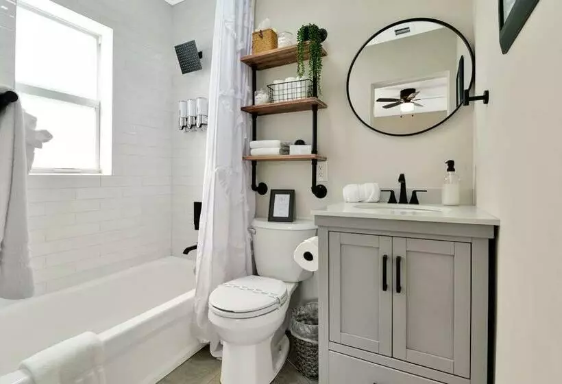 Stylish Luxury Home Near The Beach & Downtown