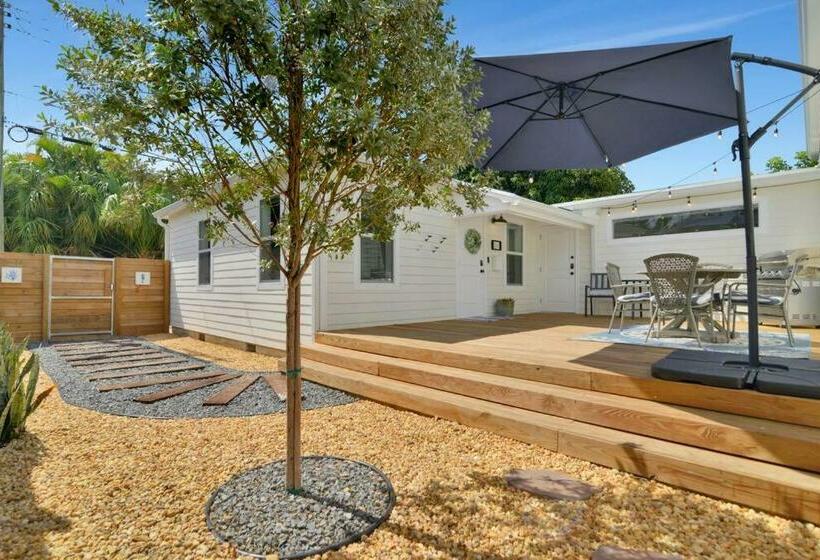 Stylish Luxury Home Near The Beach & Downtown