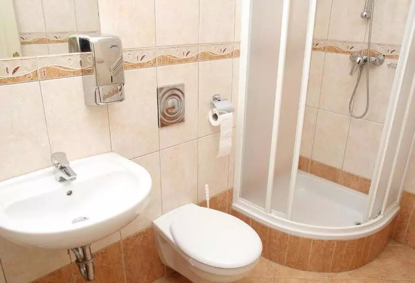 Hotel Adalbert Szent György Ház