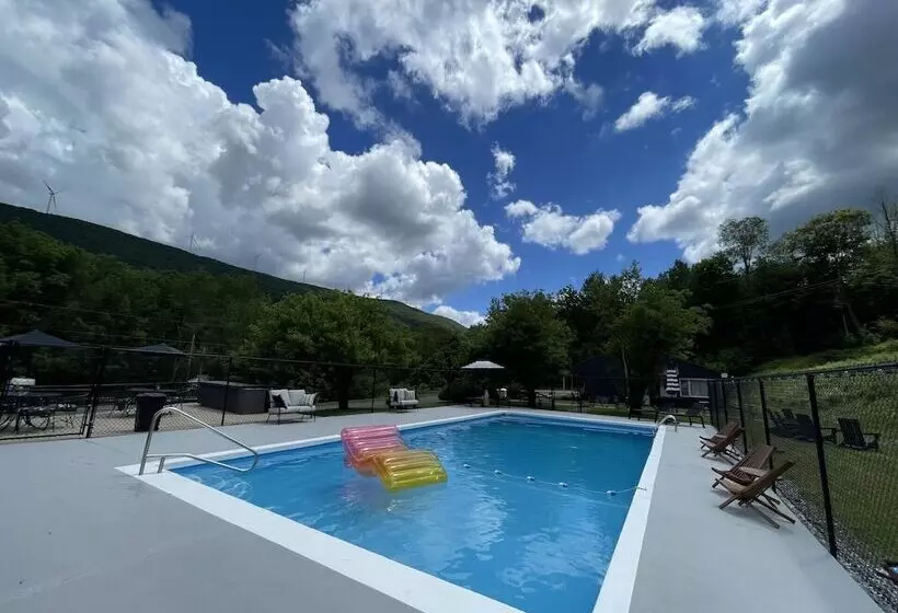ホテル Berkshire Valley Inn