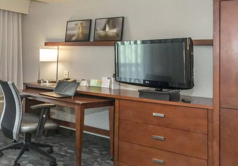 ホテル Courtyard By Marriott Montgomery Prattville